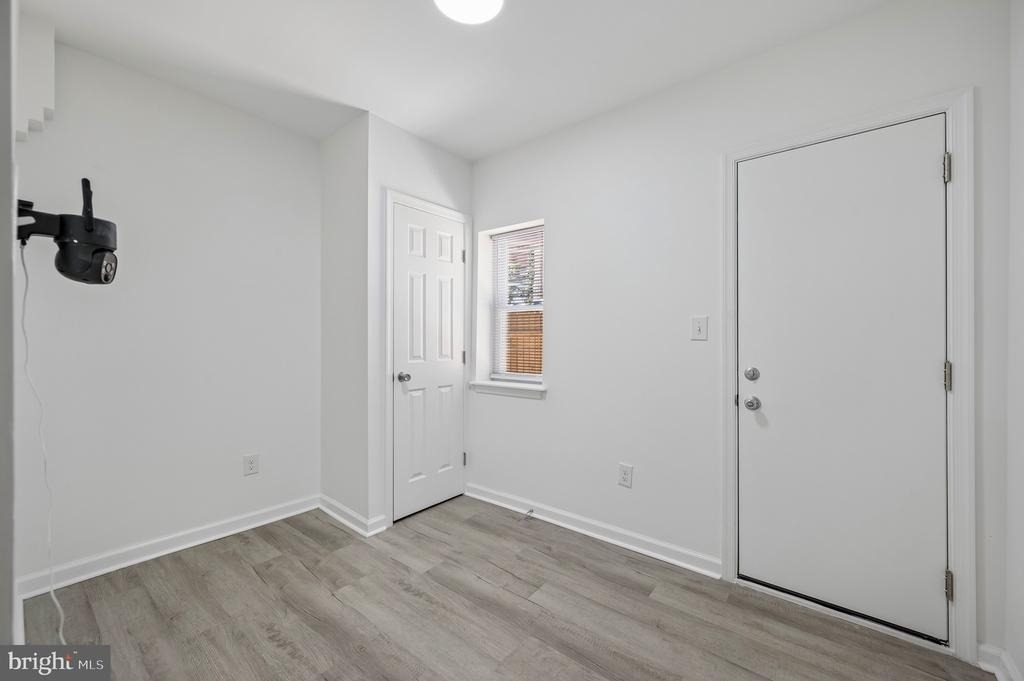 247 W Berkley Street - Photo 5