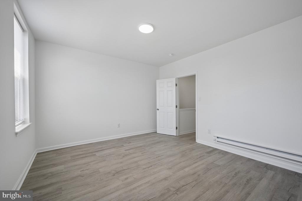 247 W Berkley Street - Photo 7