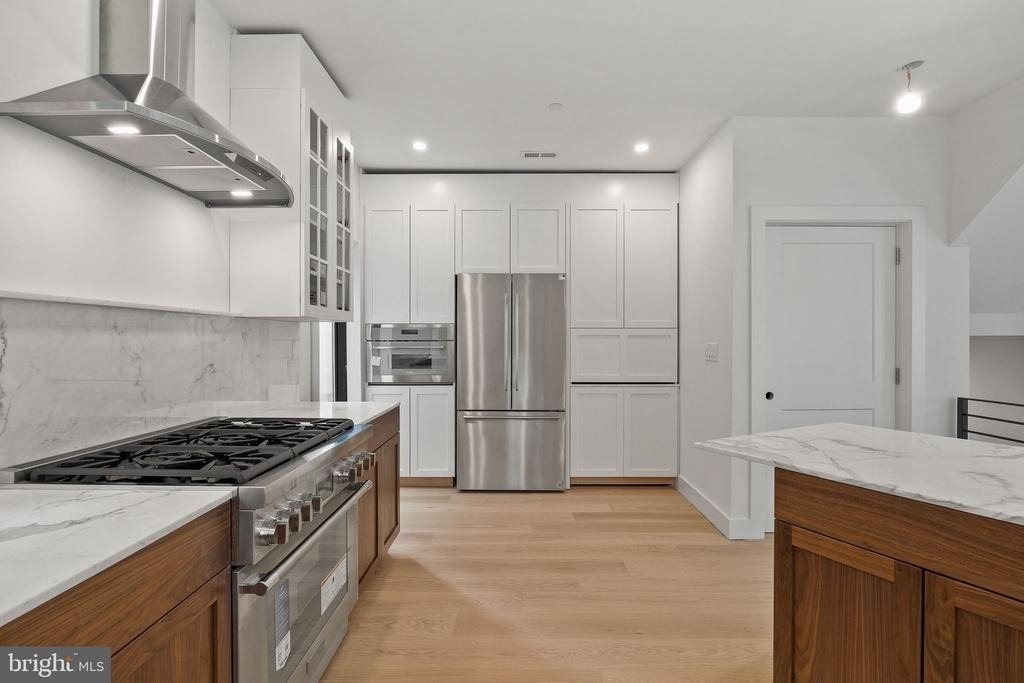 706 Latona Street - Photo 4