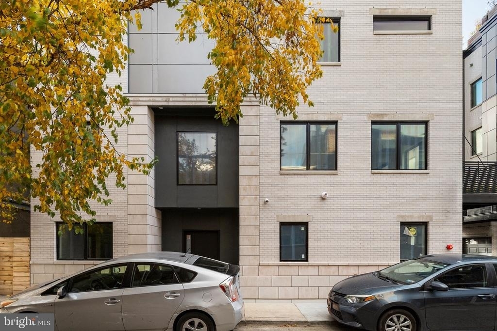 706 Latona Street - Photo 0