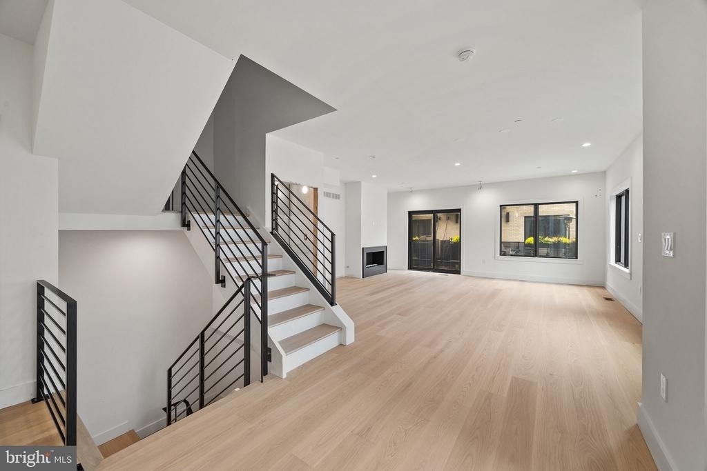 706 Latona Street - Photo 2