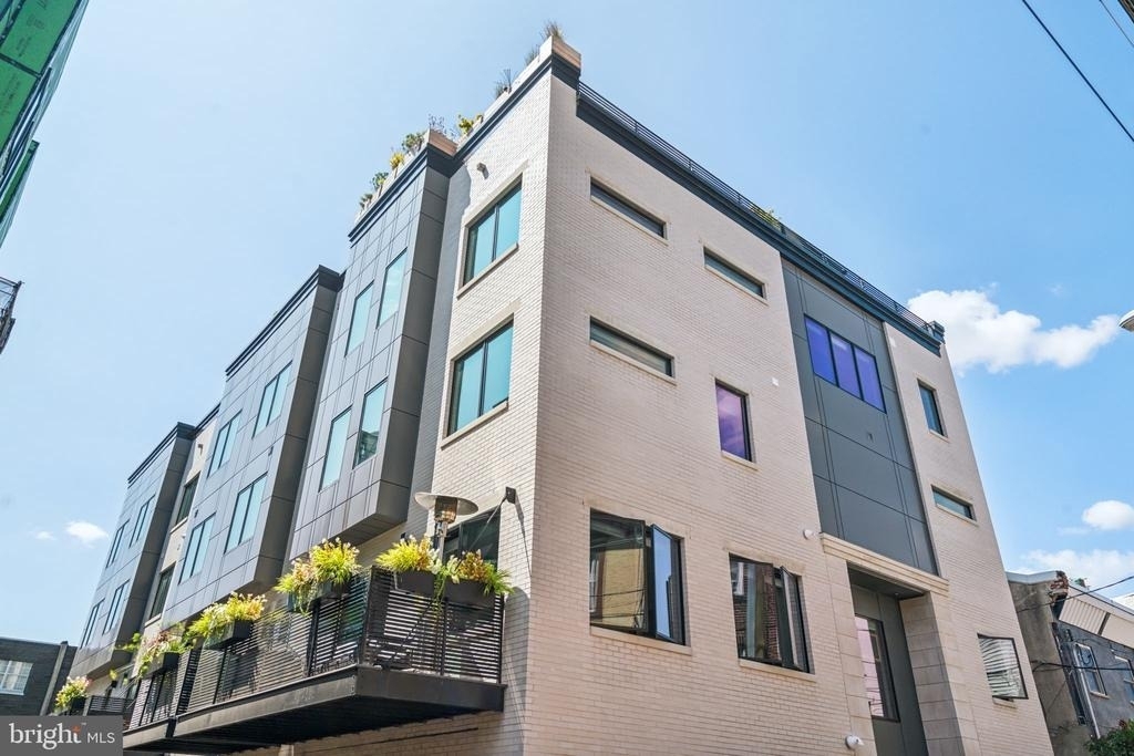 706 Latona Street - Photo 0