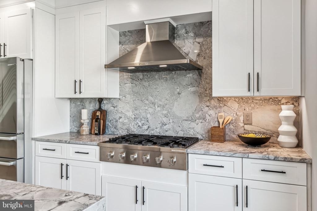 706 Latona Street - Photo 2