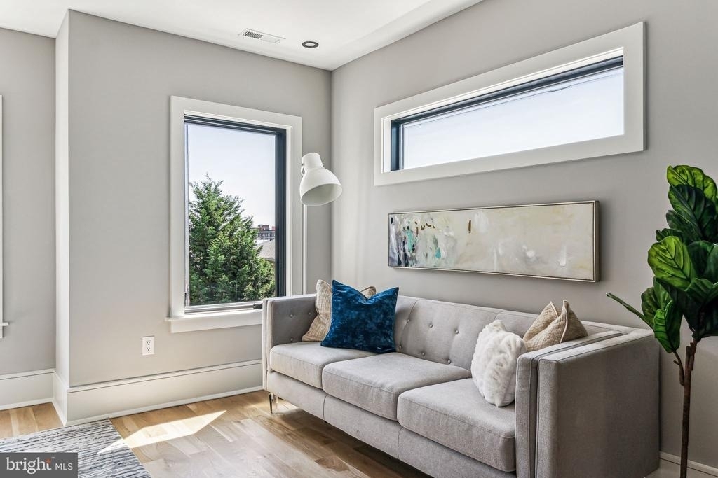 706 Latona Street - Photo 8