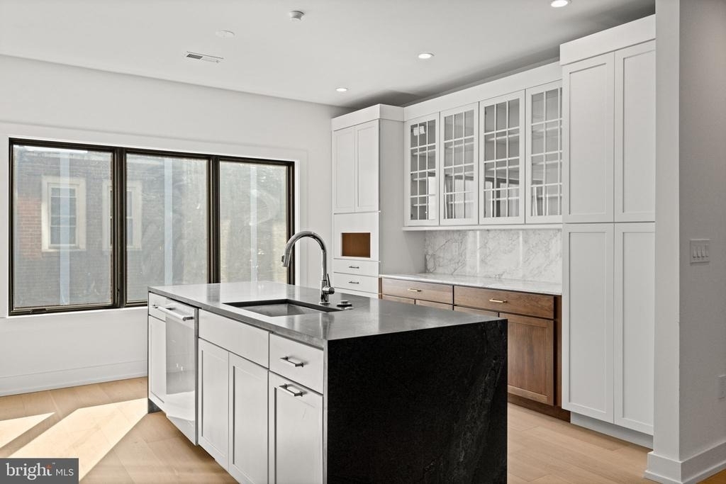 706 Latona Street - Photo 3