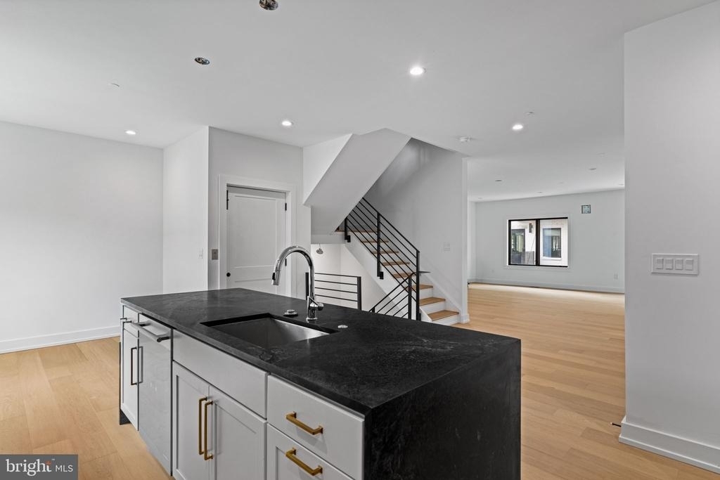 706 Latona Street - Photo 6