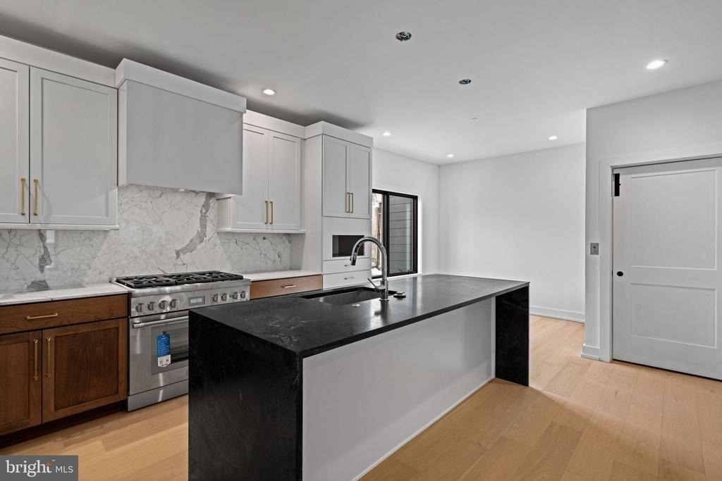 706 Latona Street - Photo 8