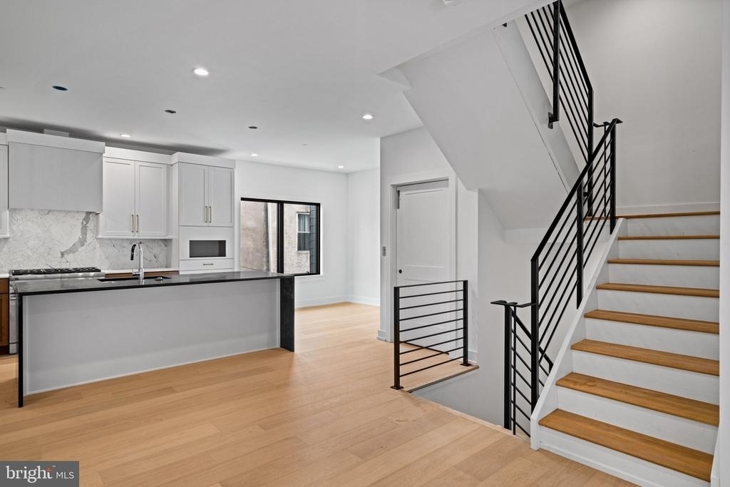 706 Latona Street - Photo 11
