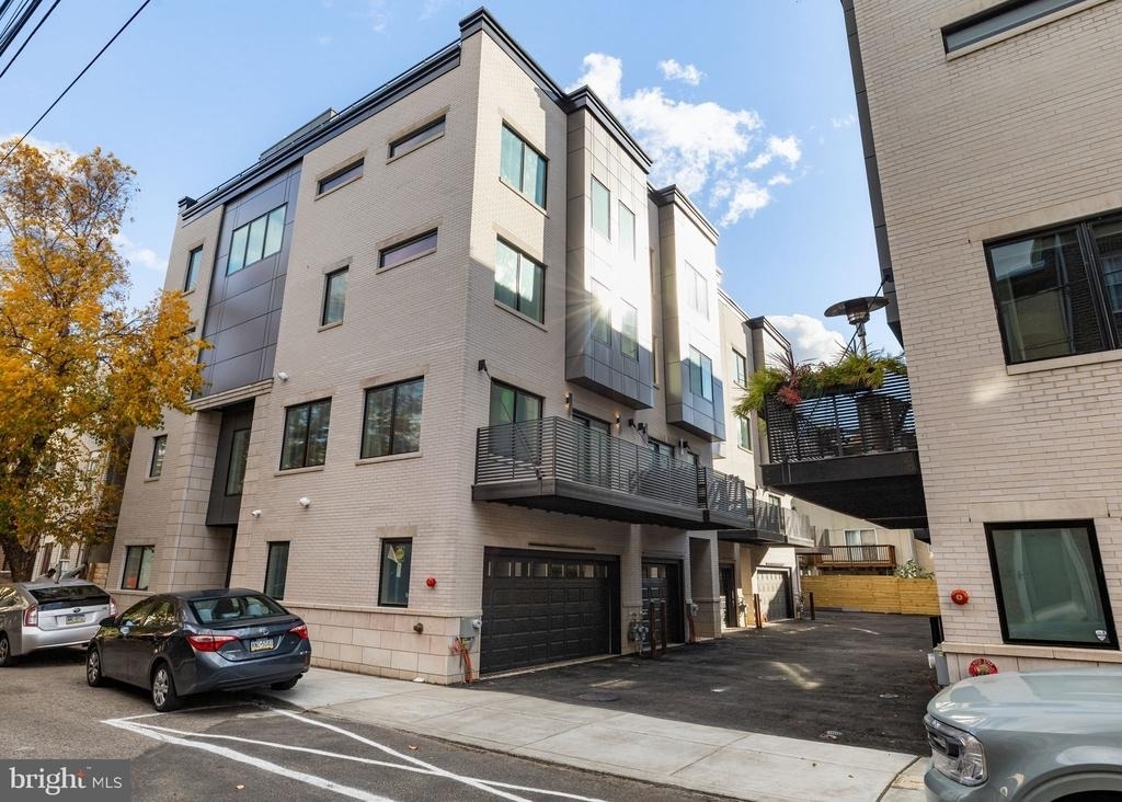 706 Latona Street - Photo 3