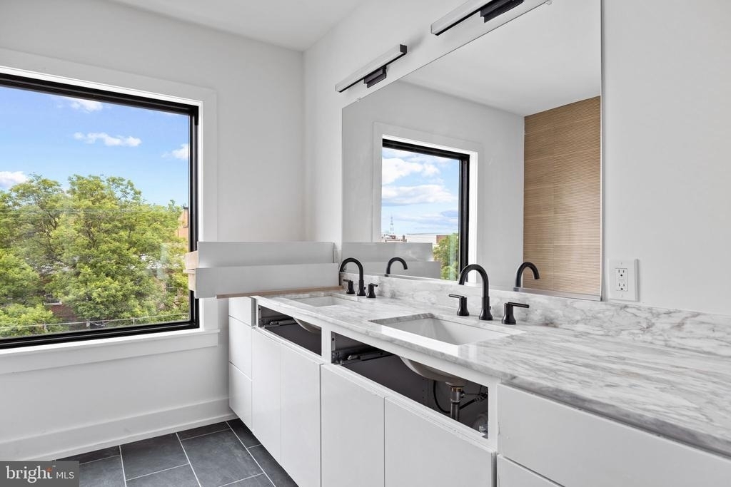 706 Latona Street - Photo 9