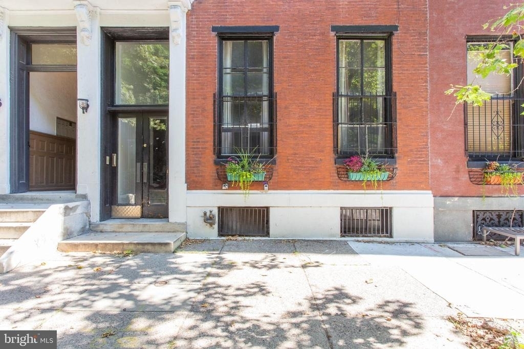 1817 Pine Street - Photo 1