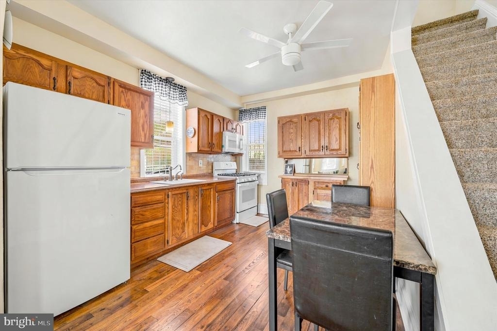 3220 Jasper Street - Photo 2