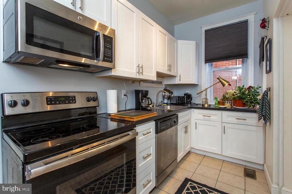 922 S 49th Street - Photo 2