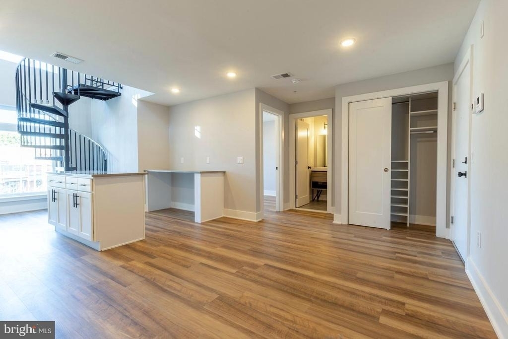 3965 Lancaster Avenue - Photo 2