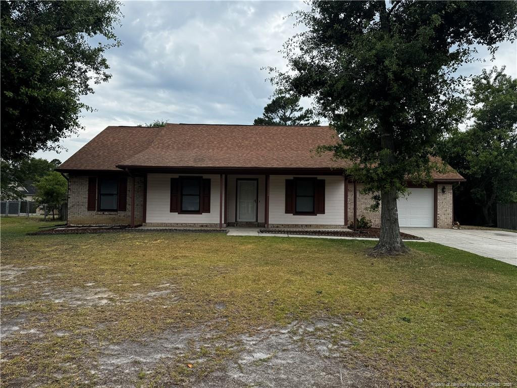 112 Thornbird Drive - Photo 0