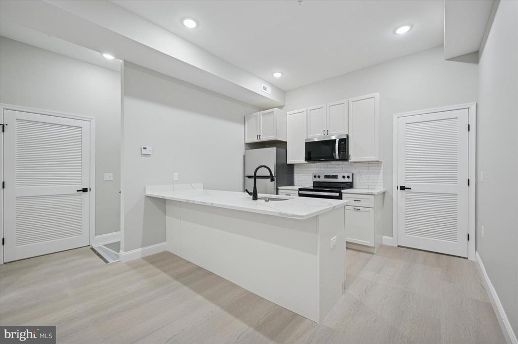 103 103 N 63rd - Photo 5