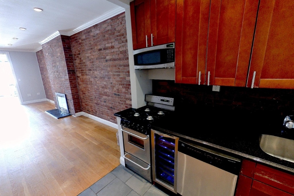 Copy of 102 E 7th St., Unit 5 - Photo 0