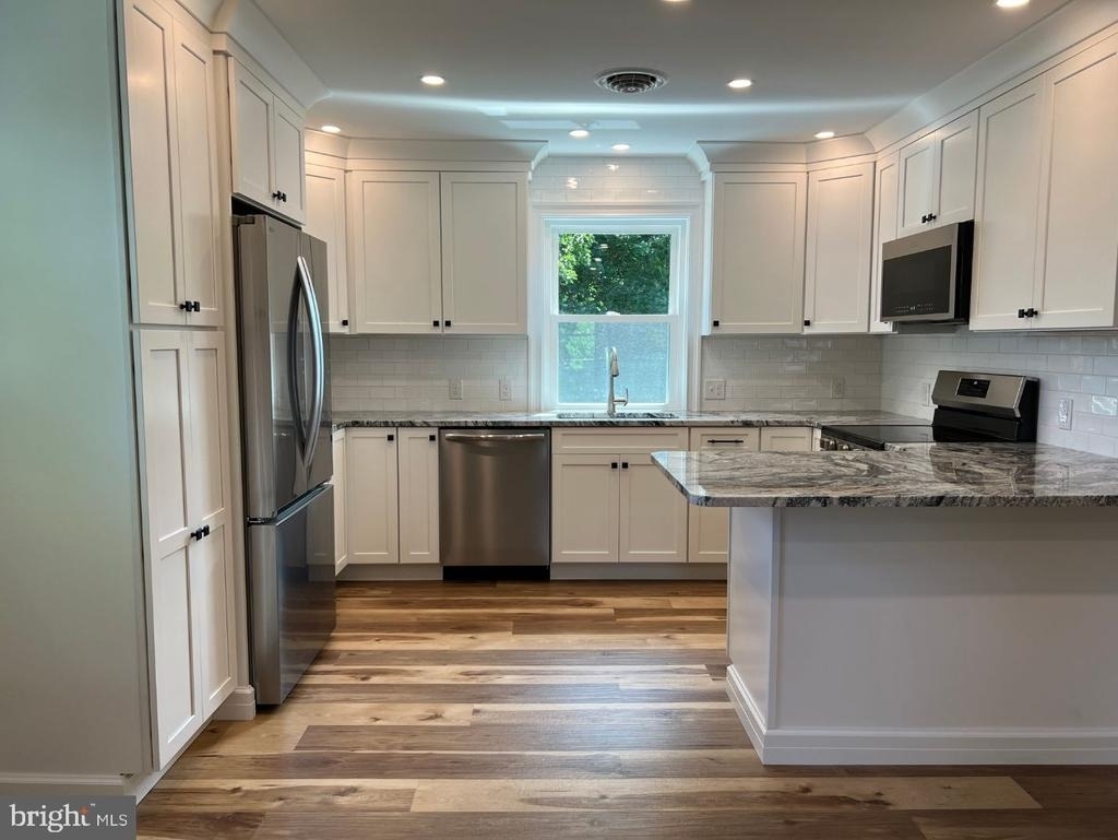 327 Garden Avenue - Photo 2