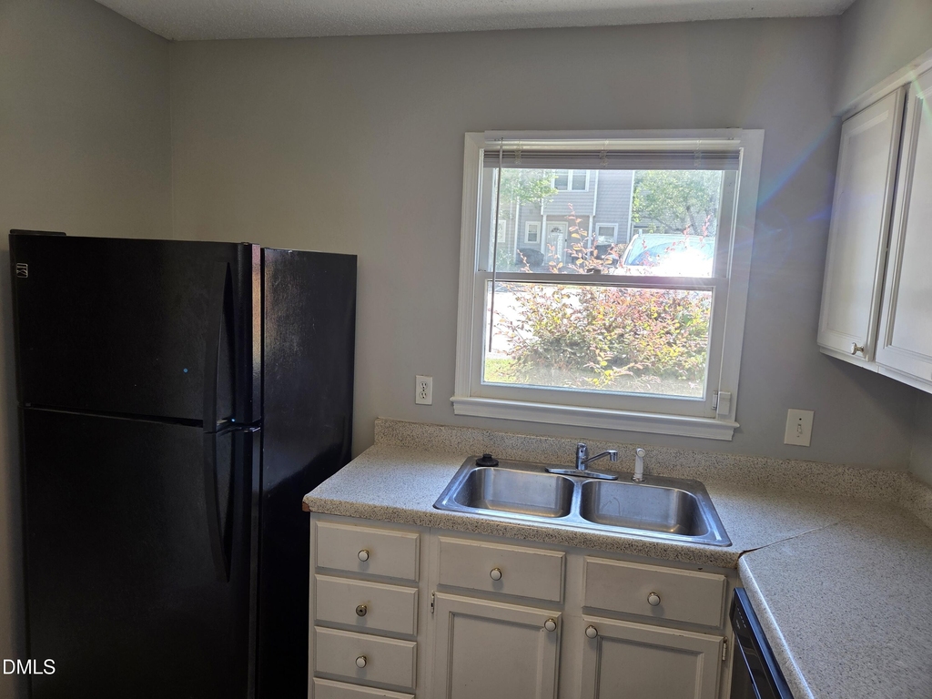 4425 Roller Court - Photo 5