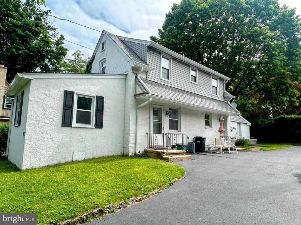 415 N Jackson Street - Photo 1
