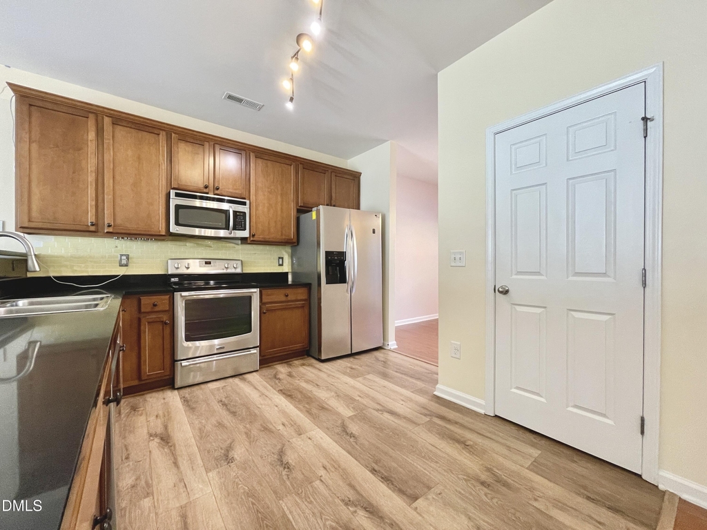 1304 Cozart - Photo 7