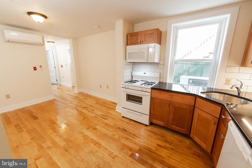 119 E Market Street - Photo 3