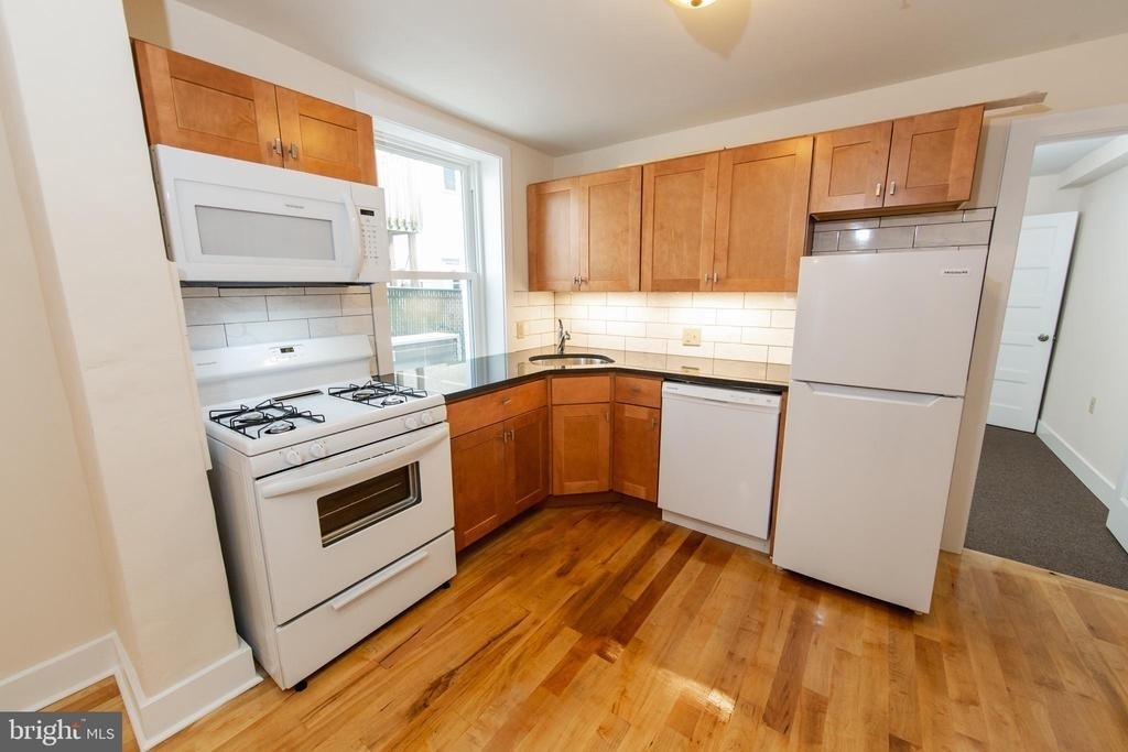 119 E Market Street - Photo 4
