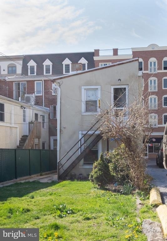119 E Market Street - Photo 1