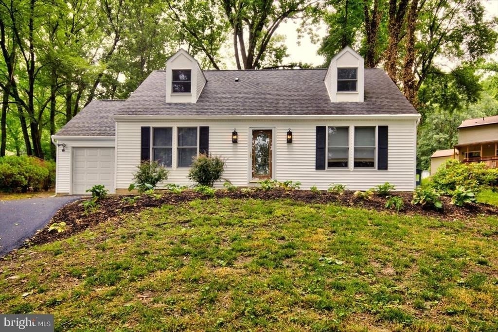 342 Sherry Lane - Photo 1