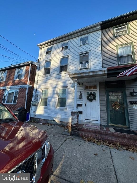 225 Wood Street - Photo 0