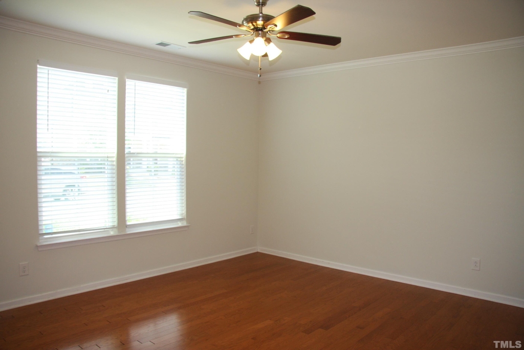 1012 Semora Lane - Photo 2
