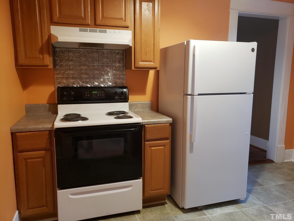 204 E Davis Street - Photo 7