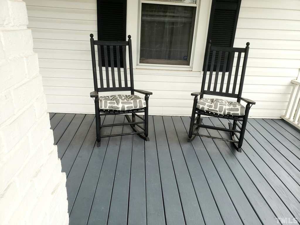 204 E Davis Street - Photo 4