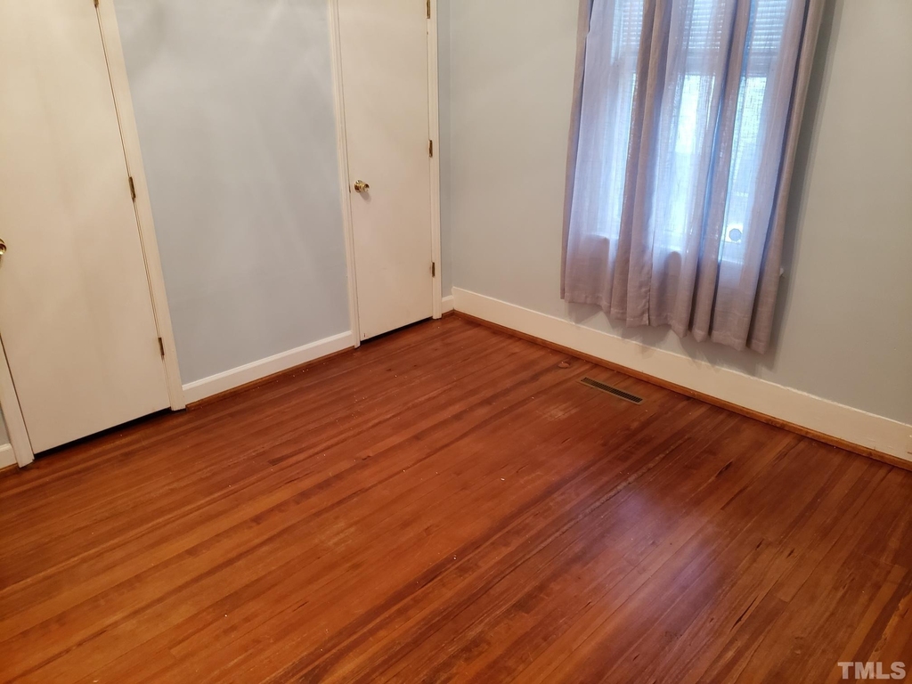 204 E Davis Street - Photo 11