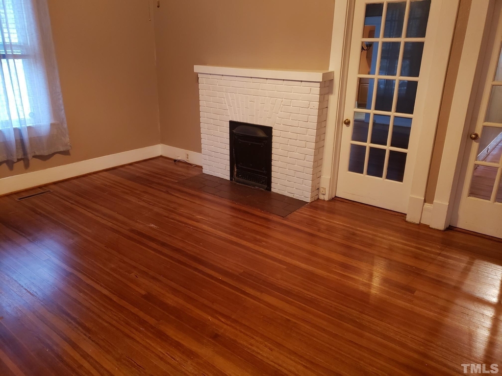204 E Davis Street - Photo 5
