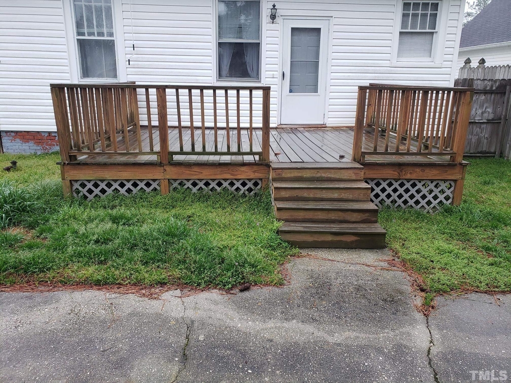 204 E Davis Street - Photo 16