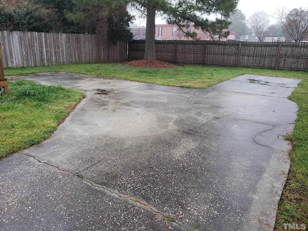 204 E Davis Street - Photo 15