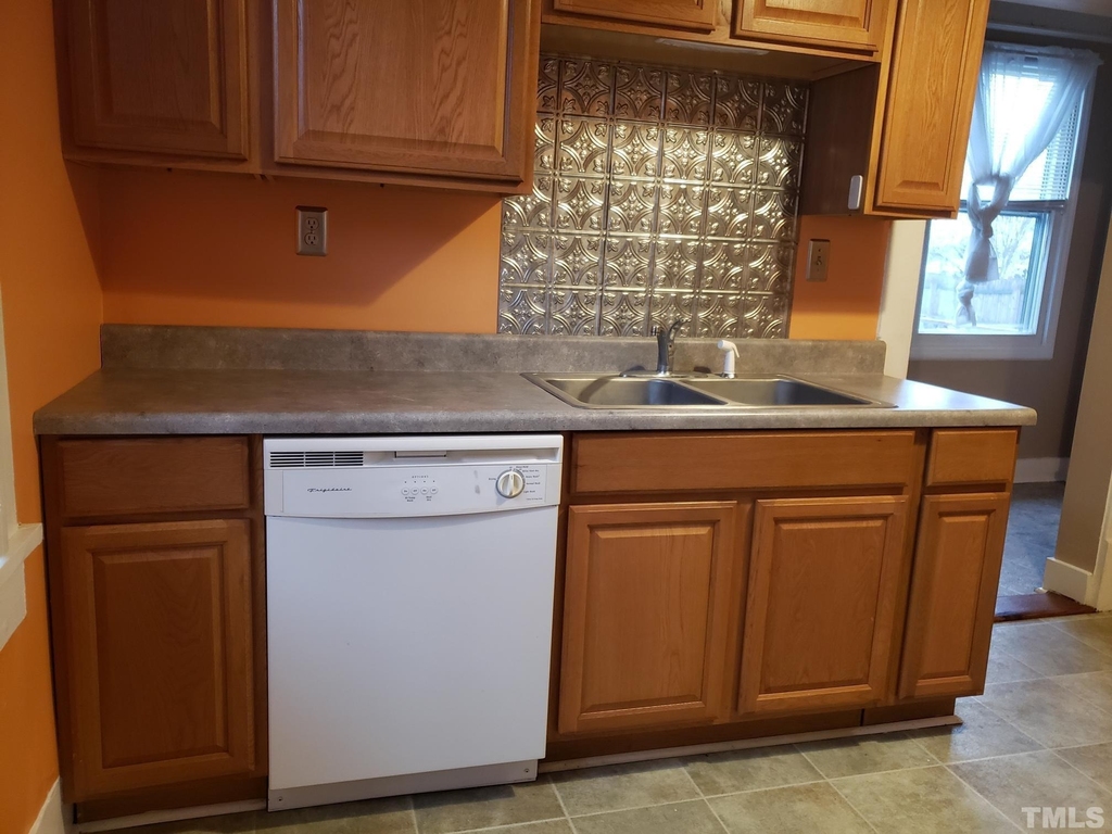 204 E Davis Street - Photo 2