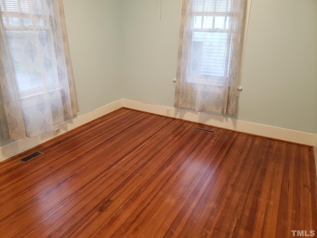 204 E Davis Street - Photo 9