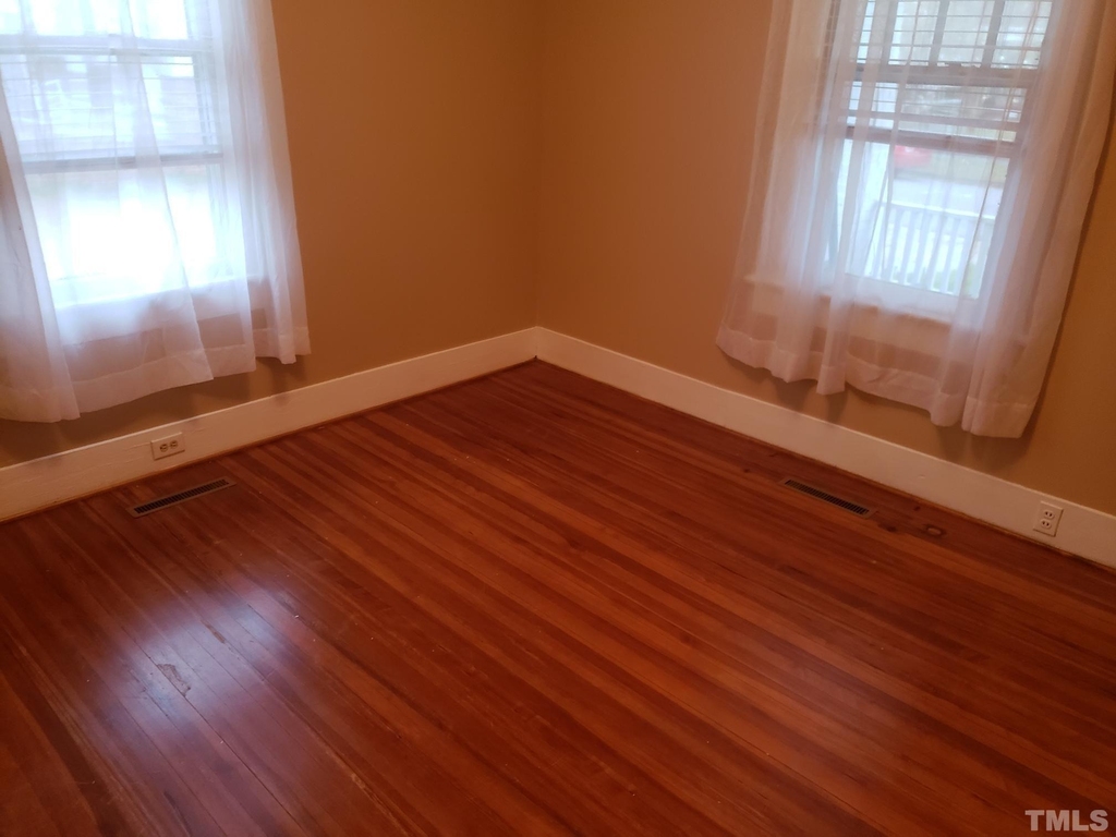 204 E Davis Street - Photo 14