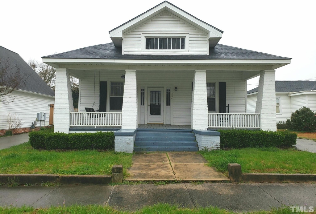 204 E Davis Street - Photo 0