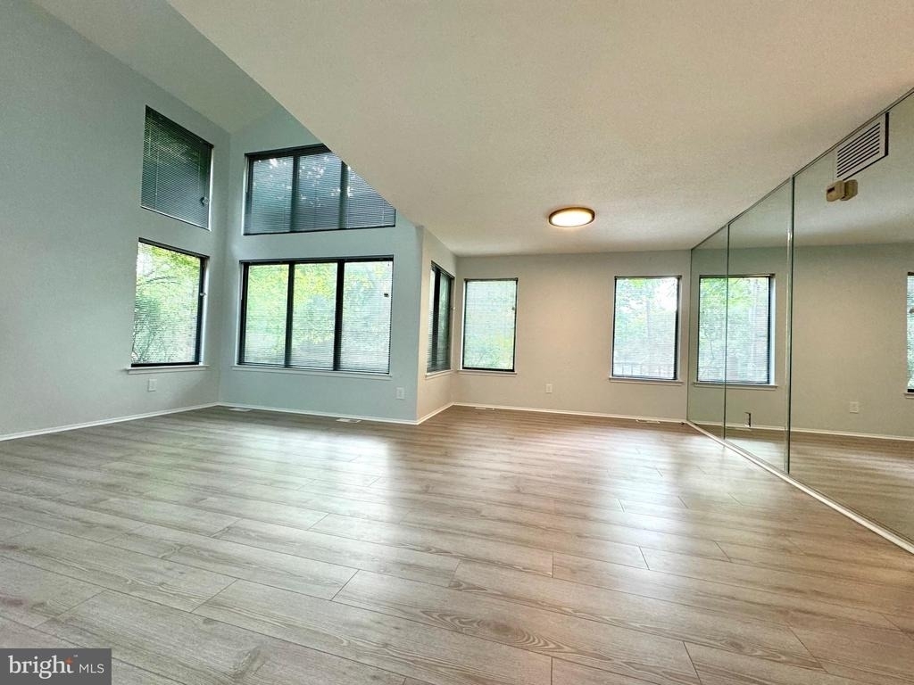 104 Sayre Dr - Photo 3