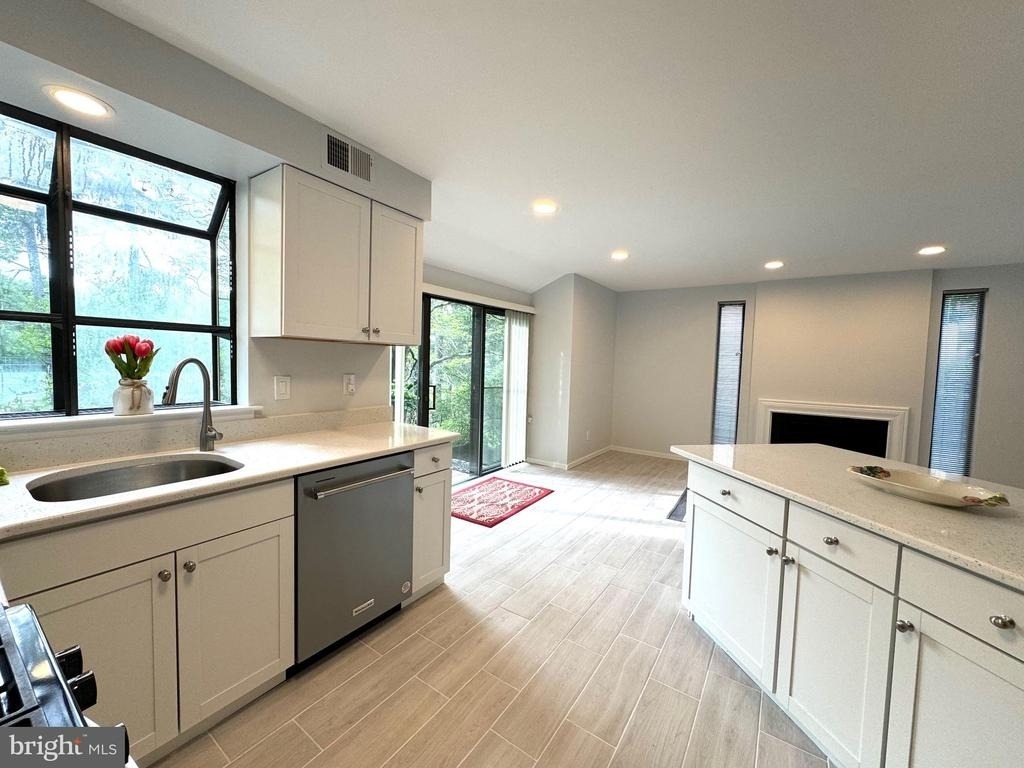 104 Sayre Dr - Photo 9