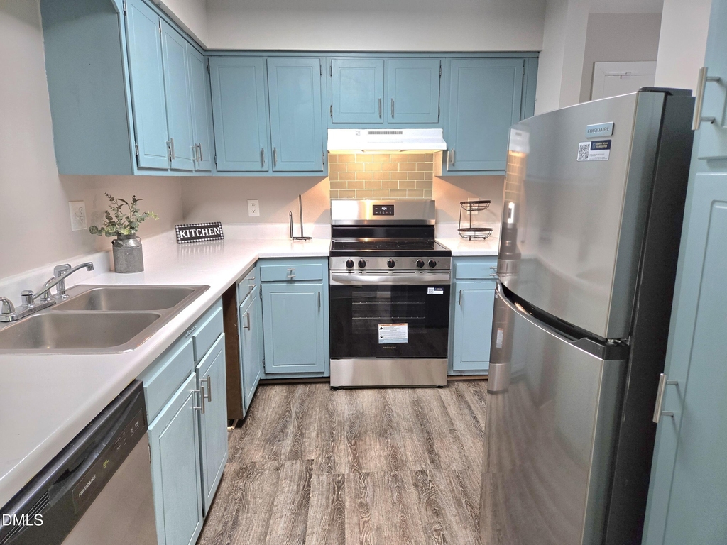 660 Pine Ridge Place - Photo 1