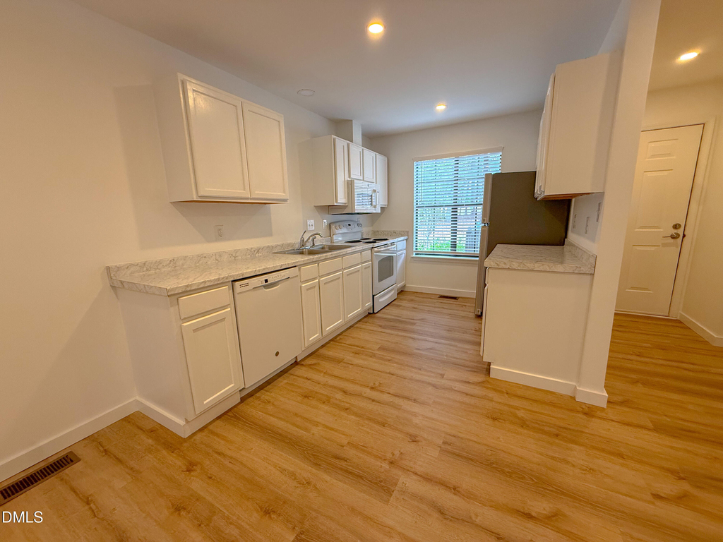 4247 The Oaks Drive - Photo 6