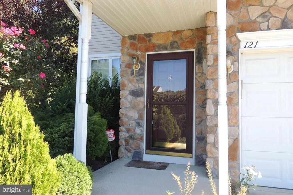 121 Chancellor - Photo 1