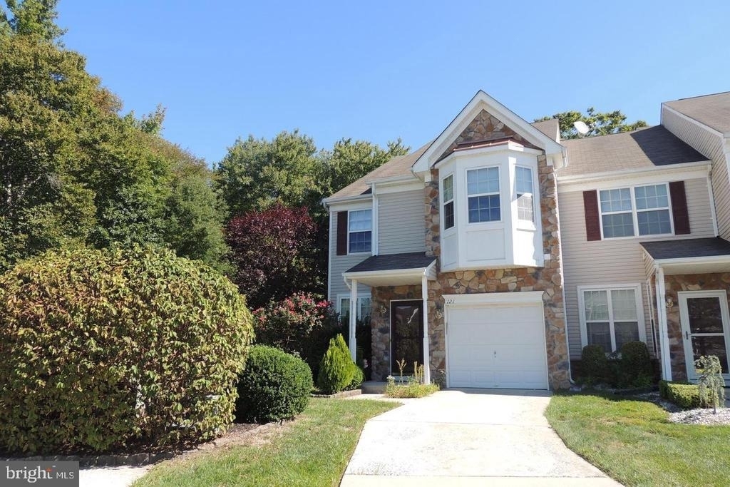 121 Chancellor - Photo 0