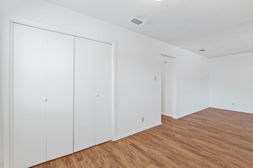 302 Algerita Dr - Photo 9