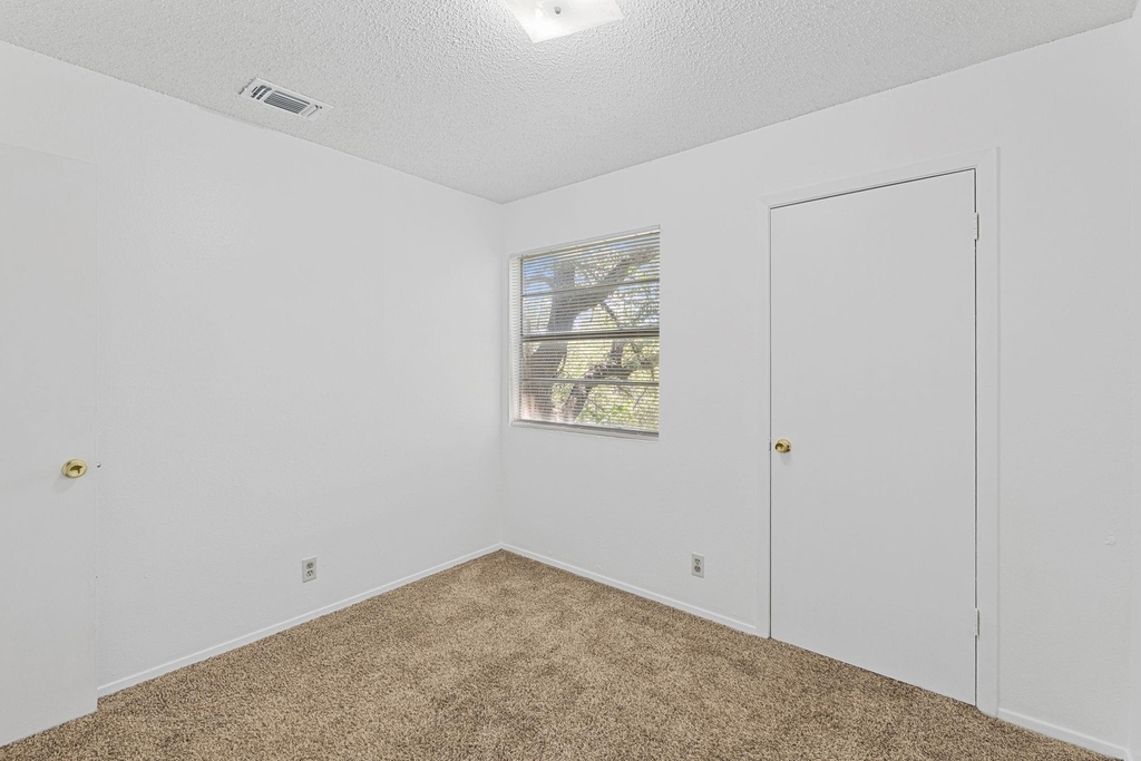 302 Algerita Dr - Photo 23