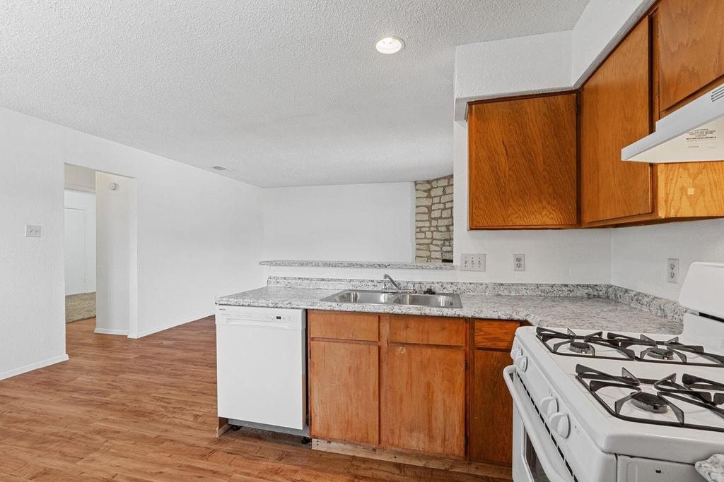 302 Algerita Dr - Photo 13